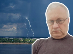 Небо в молниях, и ни капли дождя: причину ночной иллюминации в Волгограде объяснил климатолог 