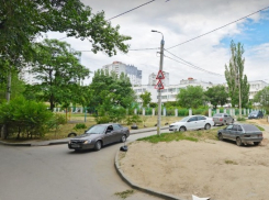 В Волгограде возле лицея №11 задержали эксгибициониста: высматривал девочек