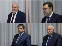 Четверо проверенных бойцов команды губернатора Бочарова получили билет на новый срок