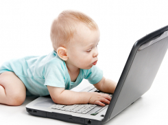 В Волгограде двухлетнего мальчика чуть не убила зарядка от ноутбука 