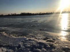 «Всех вытащили, один скончался»: подробности трагедии на льду с тремя детьми под Волгоградом