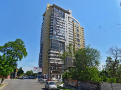 Была только в нижнем белье: подробности о погибшей после падения с 16 этажа в центре Волгограда