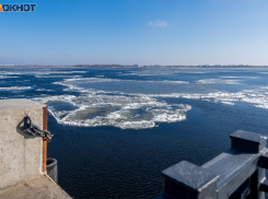 Маршрут речного трамвая изменили из-за опасных льдов Волги в Волгограде 