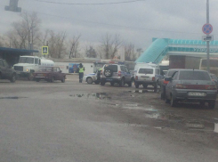 Глава Волгоградской области провел экстренное совещание по ДТП с тремя погибшими детьми