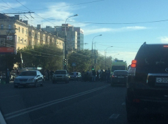 Лихач на Renault переехал двух подростков в центре Волгограда 