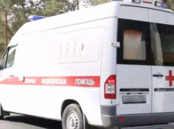 Daewoo Nexia попала под колеса троллейбуса на западе Волгограда: водитель в больнице