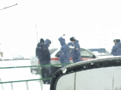 В Волжском машина Росгвардии вылетела с дороги и протаранила ограждения