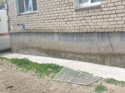 Четырехлетняя девочка выпала из окна в центре Волгограда 