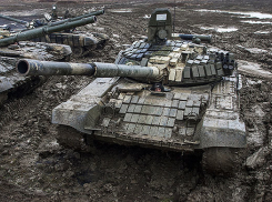На полигоне Волгоградской области испытают новейшие российские танки Т-90А