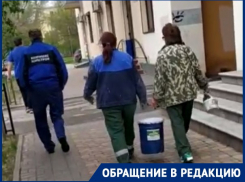 С обрушающимися балконами на улице Мира в Волгограде начали бороться вандальными росписями 