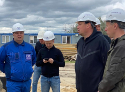 Леонид Слуцкий сыграл в футбол на возводимом им детском стадионе в Волгограде