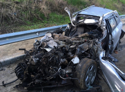 Погиб сам и угробил друга: Audi A4 влетела в автобус в Волгограде и протаранила еще 4 машины 