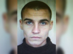 25-летний преступник с голубыми глазами сбежал из колонии и прячется в Волгограде