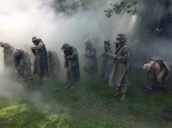 Под Волгоградом войска РХБЗ ликвидируют условное заражение территории после применения оружия массового поражения