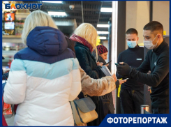 «Чёрная пятница» отдыхает: волгоградцы штурмуют торговые центры за новогодними распродажами