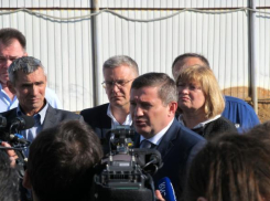 Дольщики «АхтубаСитиПарк» назвали предвыборным пиаром приезд Андрея Бочарова на стройку