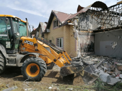 «Одни обогатились, другие лишаются жилья»: под Волгоградом сносят посёлок Белая дача