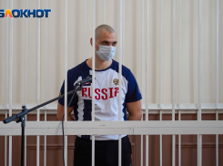 «Брата узнал по одежде»: в Волгограде в суде допросили старшего брата расиста-убийцы