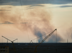 Столб дыма увидели жители Волжского