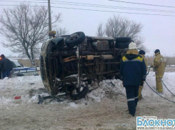 В маршрутке, перевернувшейся накануне в Красноармейском районе, пострадали две волгоградки