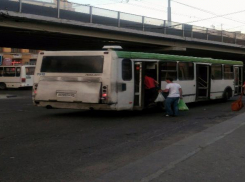 Волгоградцы сфотографировали не мытый несколько лет автобус