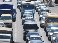 В Волгограде наблюдаются пробки из-за ДТП и дорожных работ