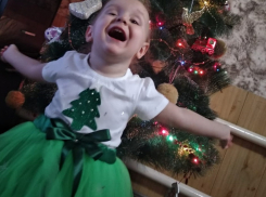 Маленькая елочка Милана Файзулина в конкурсе «Детский новогодний костюм-2020»