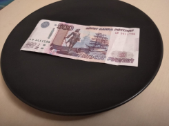Волгоградским чиновникам пришлось извиняться перед ветераном за выставленный на торжественном банкете счет