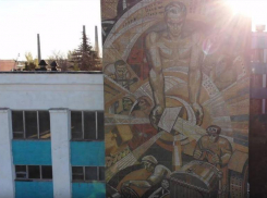 Здание загорелось на тракторном заводе в Волгограде 