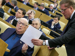 «Медведевская дурь прошла по всей России»: депутаты Госдумы РФ от Волгоградской области поддержали переход на московское время