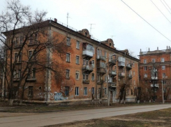 В Волгограде чиновники забыли, что в полуразрушенном общежитии с тараканами и крысами еще живут люди