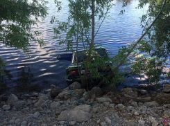 Женщина за рулем «шестерки» утонула в озере в Городищенском районе