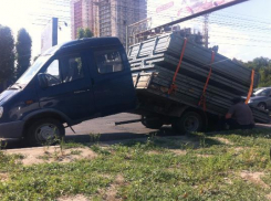 На 2-й Продольной Волгограда пополам сломалась «Газель»