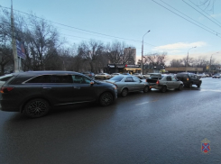 День жестянщика отпраздновали массовым ДТП в Волгограде 