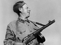 5 ноября 1942 года – в Сталинграде за свои подвиги звание Героев СССР получили сержант Петр Болото и политрук Иннокентий Герасимов
