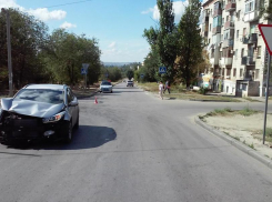 KIA cee'd и KIA RIO не поделили дорогу в Волгограду: 1 пострадал