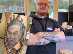 Тату с лицом губернатора Бочарова набил волгоградец