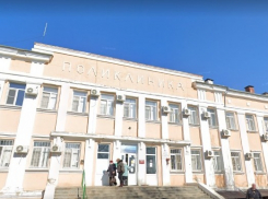 Волгоградской выпускнице дважды отказали в выдаче важной справки для вуза