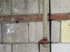 «Только отошли от фекальной аварии»: жильцов 5-этажки в Волгограде оставили без газа