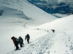 Турист из Волгограда сорвался при восхождении на Эльбрус