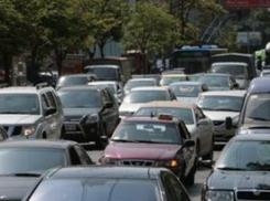 В Волгограде Первая продольная стоит в многокилометровой пробке 