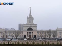 Мужчина упал замертво на вокзале в Волгограде