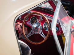 Раритетная «шестерка» и два мотоцикла «Ява» сгорели в Волгоградской области