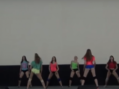 В Волжском школьницы исполнили скандальный тверкинг-танец