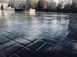 Каток залили для волгоградцев в сквере Саши Филиппова 