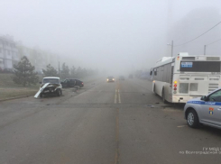 После аварии на перекрестке с двумя LADA и автобусом в Волгограде два человека попали в больницу 