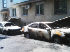 В Волгограде разыскивают поджигателей Toyota Camry