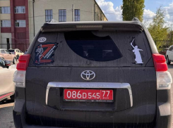 Наши слоны: Toyota с дипломатическими номерами из Польши и наклейкой «Z» замечена в Волгограде