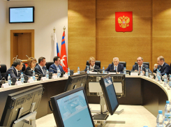 Стали известны траты волгоградской облдумы на свои зарплаты, собственный пиар и сувениры