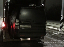 Под Волгоградом автовоз перевозил угнанный Land Rover 